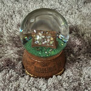 Taylor Swift The Eras Tour Snowglobe Eras Tour Globe PERFECT CONDITION NEW